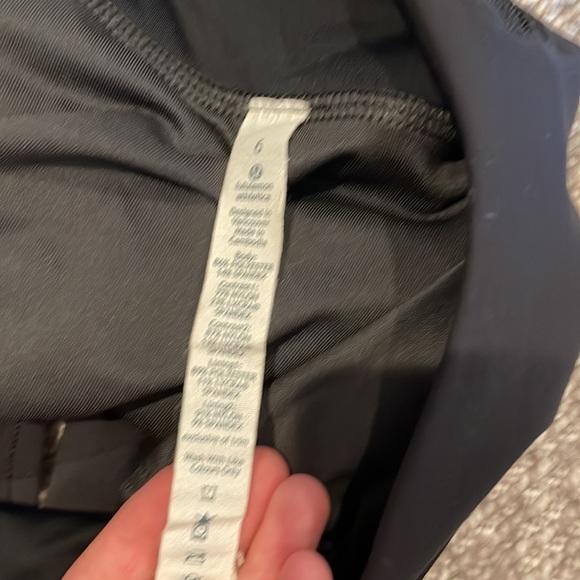 Like-new Lululemon Speed Up shorts 2.5” - Picture 7 of 8